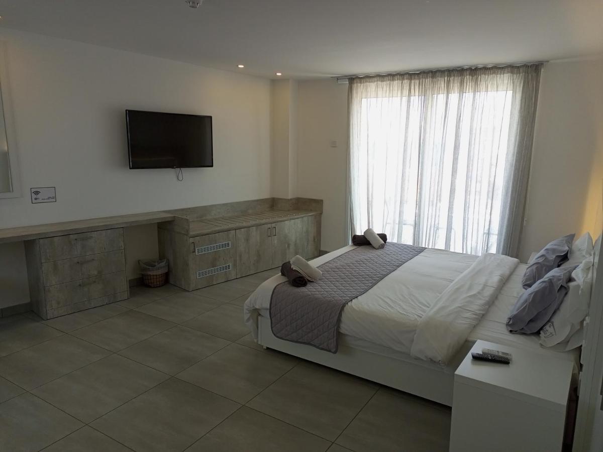 White 11 Apart otel Larnaca Dış mekan fotoğraf