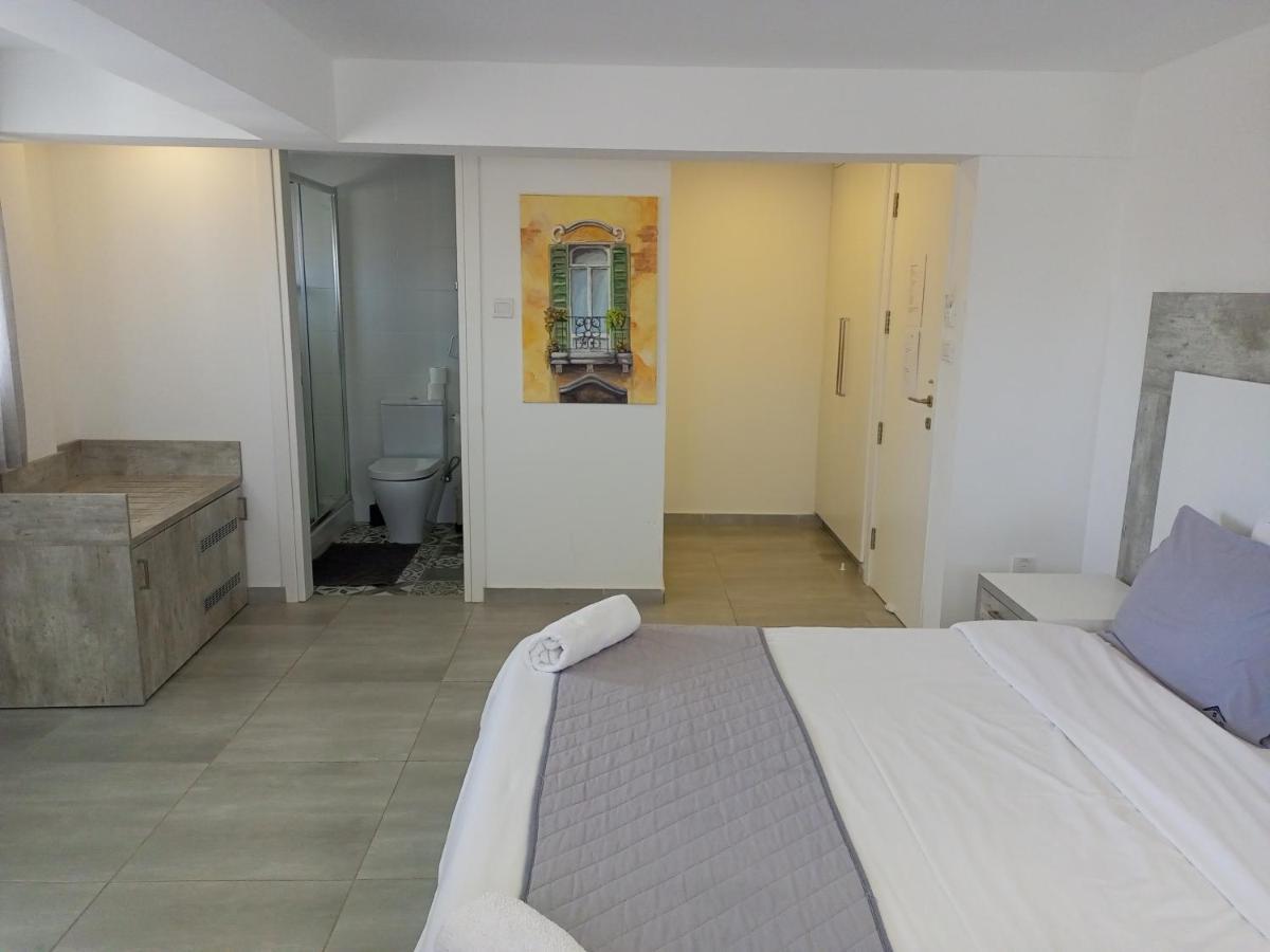 White 11 Apart otel Larnaca Dış mekan fotoğraf